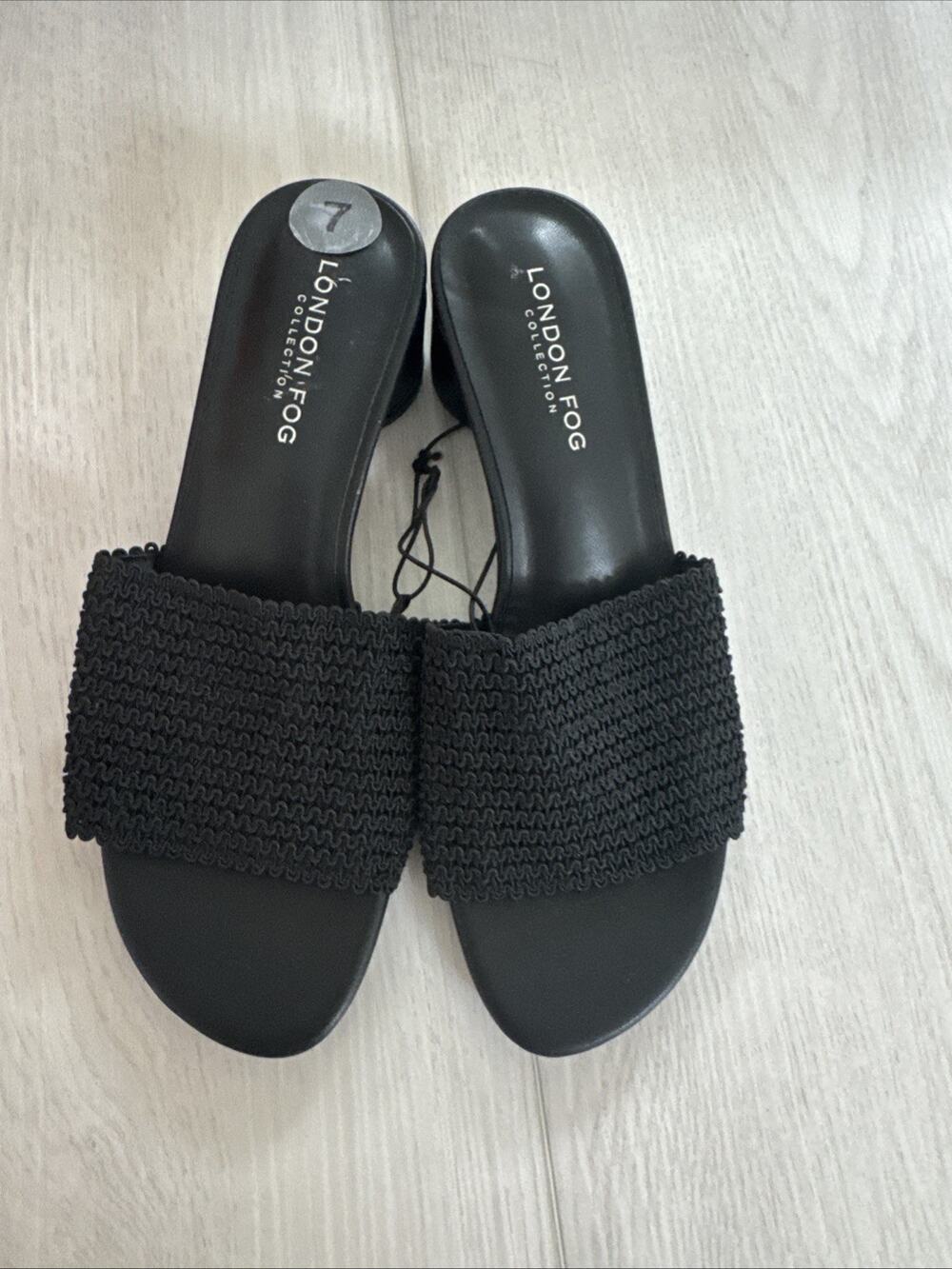 NEW. London Fog. Size 7. Excellent Condition Never Worn.